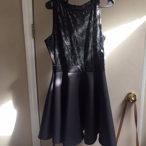 Súper cute LBD for any cocktail events!